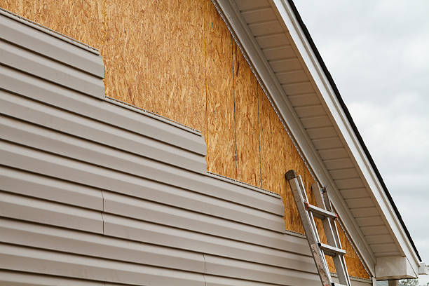 Professional Siding Contractor technician working in La Vergne, TN